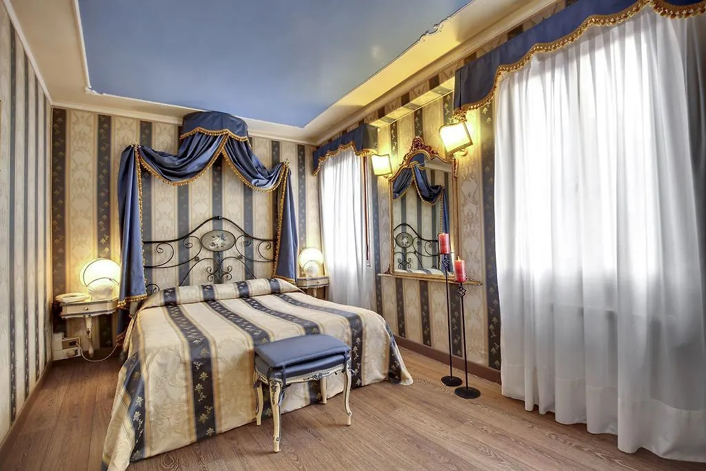 ונציה Locanda Antico Fiore 3*,