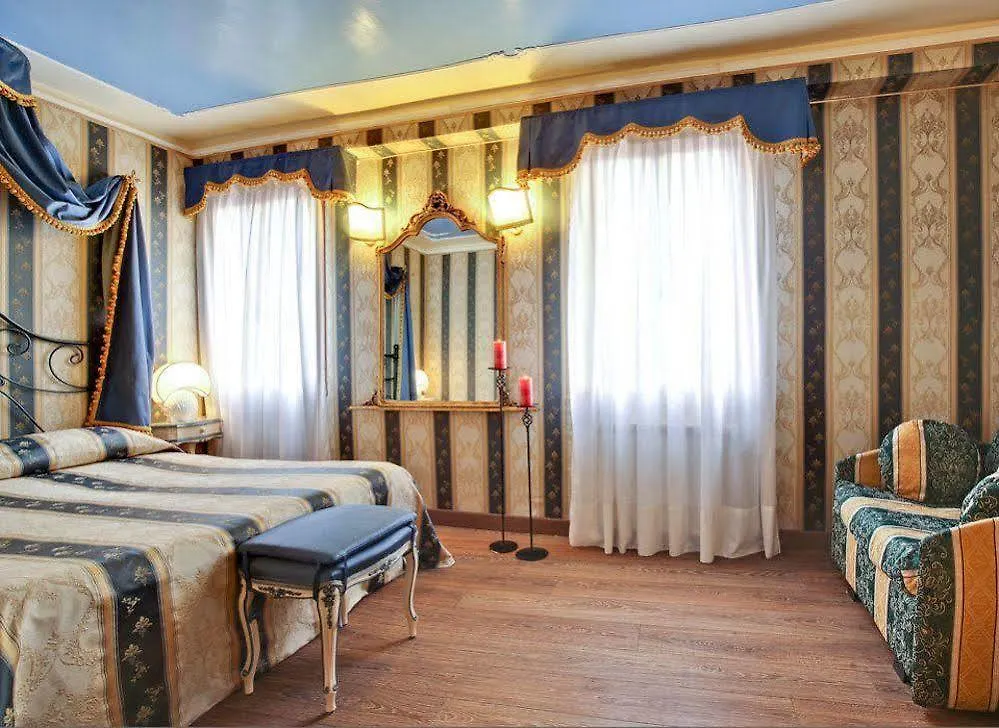 Locanda Antico Fiore Veneza 3*,